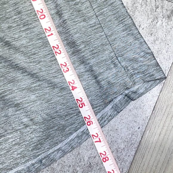 Women's Under Armour Loose AllSeason Gear Asymmetrical Hotshot 1/2 Zip - Small - Picture 8 of 11